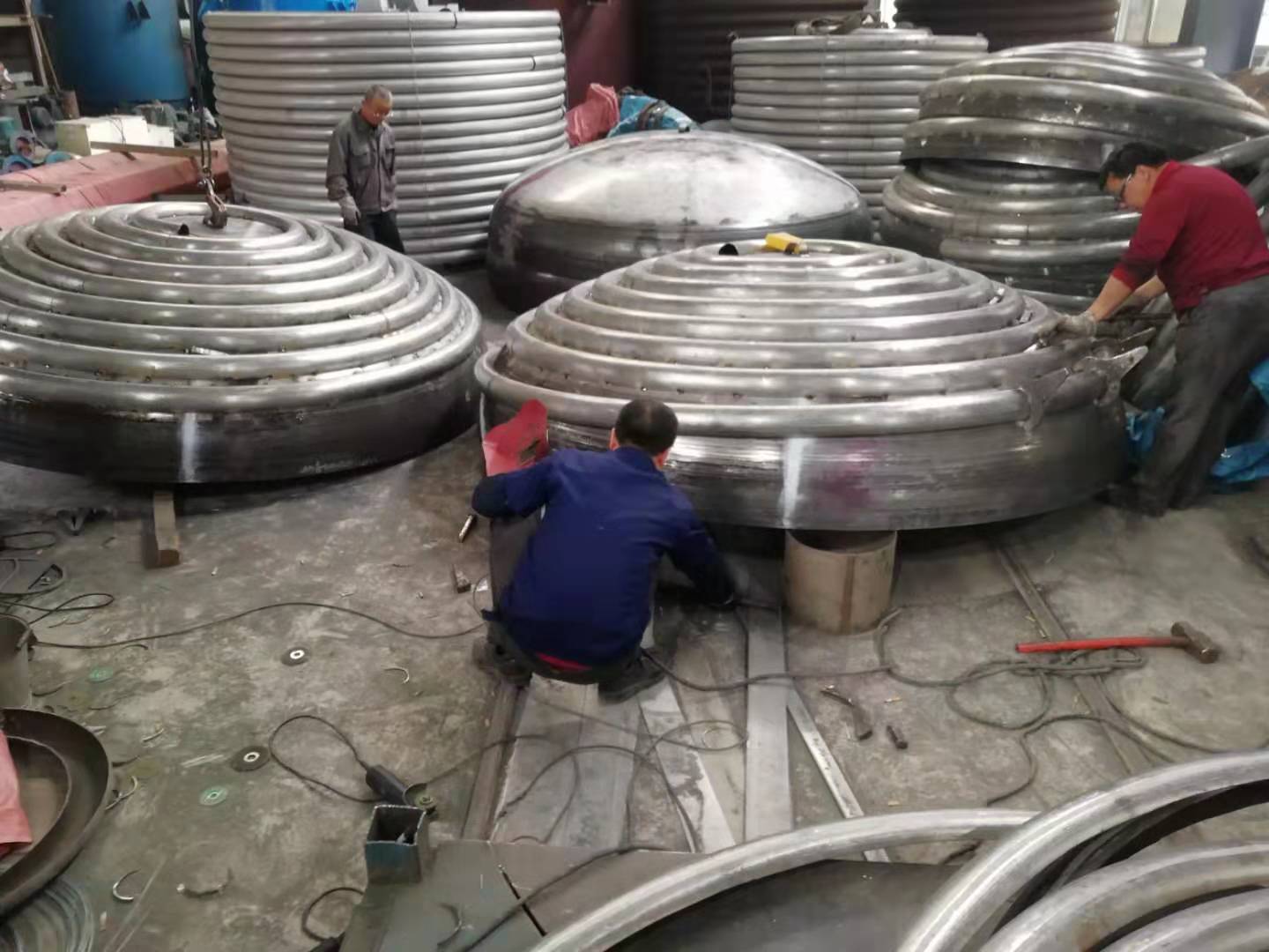 封頭盤(pán)管制作現(xiàn)場(chǎng)